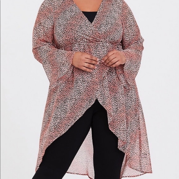 HOST PICK Torrid's Pink Leopard Chiffon Top 1X - Picture 4 of 6